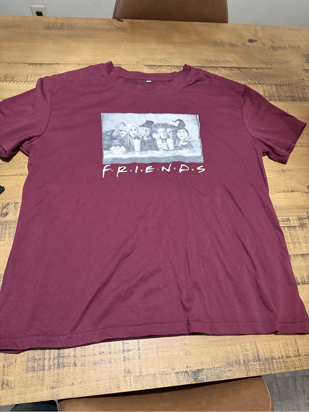 Women’s Halloween Friends Graphic Tee Burgundy size XXL